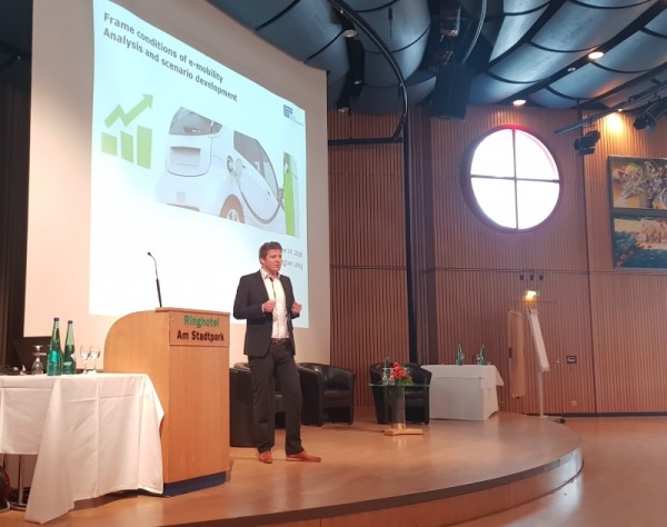 Vorstellung der Kernergebnisse zur zukünftigen Durchdringung der Elektromobilität auf der IMU Jahrestagung